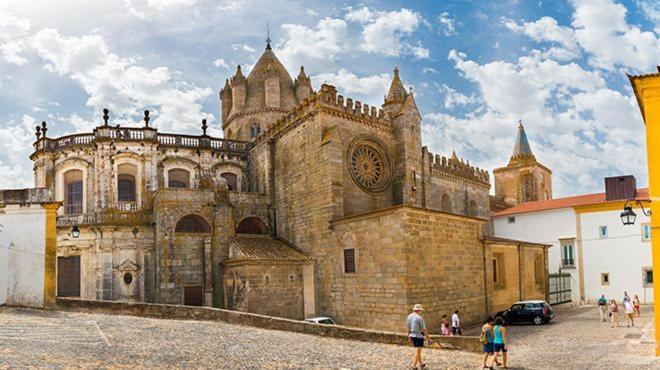 Porta Reguengos - Apartamento Moderno Alentejo Central เรเกงกุส ดิ มอนซารัซ ภายนอก รูปภาพ