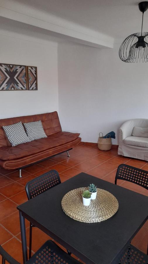 Porta Reguengos - Apartamento Moderno Alentejo Central เรเกงกุส ดิ มอนซารัซ ภายนอก รูปภาพ